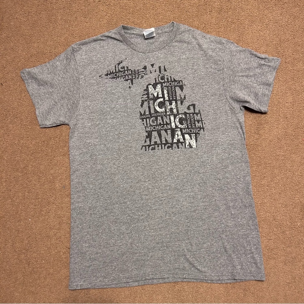 Gray Michigan T-Shirt Adult Sz M Short Sleeve Crew Neck